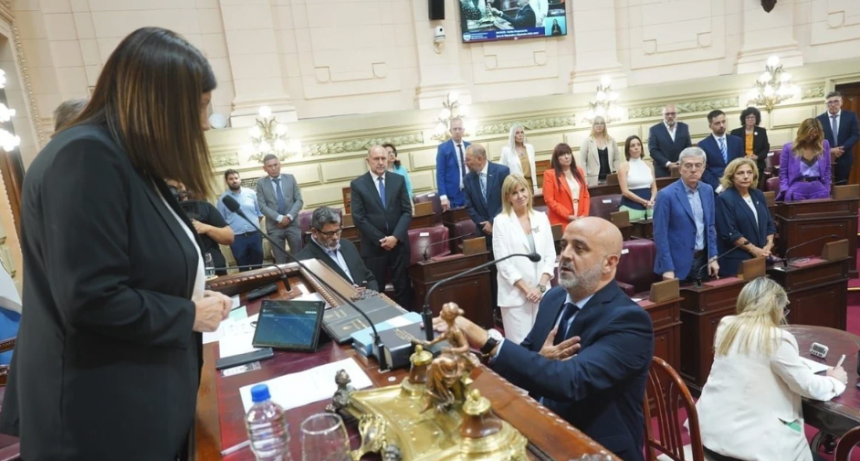 Diputados aval&oacute; a Palo Oliver y &eacute;ste jur&oacute; por un nuevo mandato