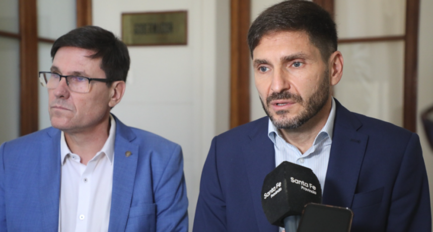 Pullaro firm&oacute; el decreto que elimina la no repitencia en el nivel secundario