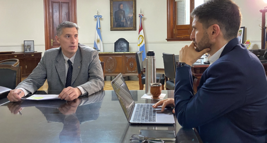 Olivares: "El gobernador Pullaro pidi&oacute; cumplir con el aguinaldo antes de las fiestas"