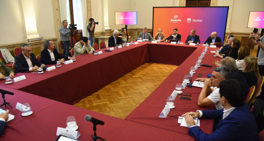 Maximiliano Pullaro reuni&oacute; a los legisladores nacionales "para trabajar en defensa de Santa Fe"