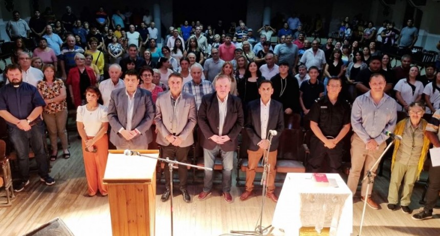 Michlig y Gonz&aacute;lez acompa&ntilde;aron a Marcelo Lind en el acto de asunci&oacute;n como Pte. Comunal de Mois&eacute;s Ville