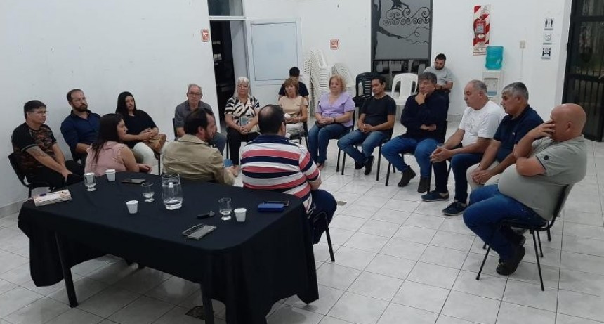 Miguel Weiss Ackerley se reuni&oacute; con vecinalistas de la ciudad de Santo Tom&eacute;