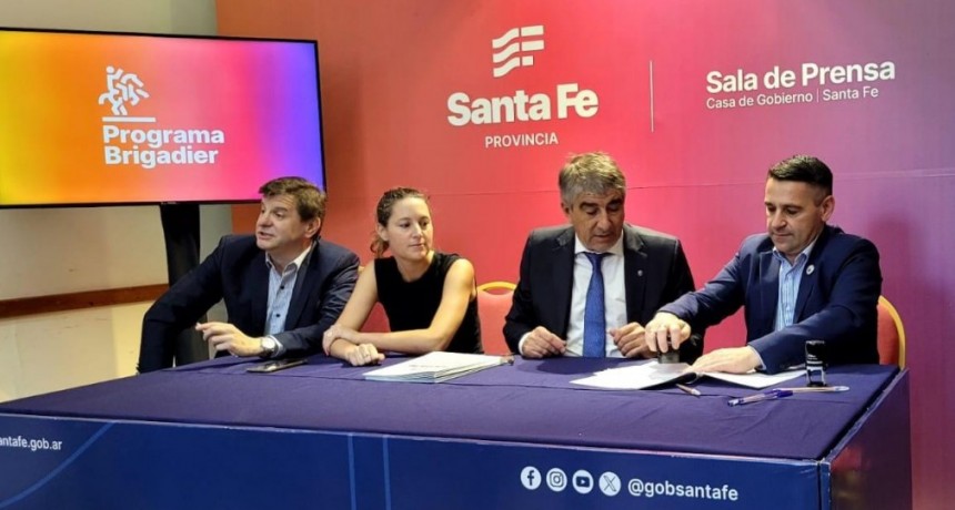 El presidente comunal Cristian Osta firm&oacute; un convenio clave para mejorar el alumbrado p&uacute;blico en San Agust&iacute;n