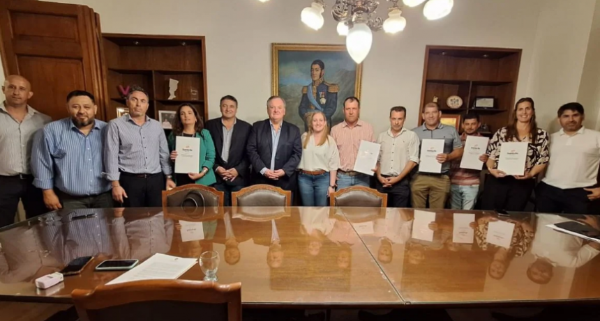 El Senador Michlig y la ministra Tejeda firmaron convenios &ldquo;Buenas Pr&aacute;cticas&rdquo; para 5 localidades del Dpto. San Crist&oacute;bal