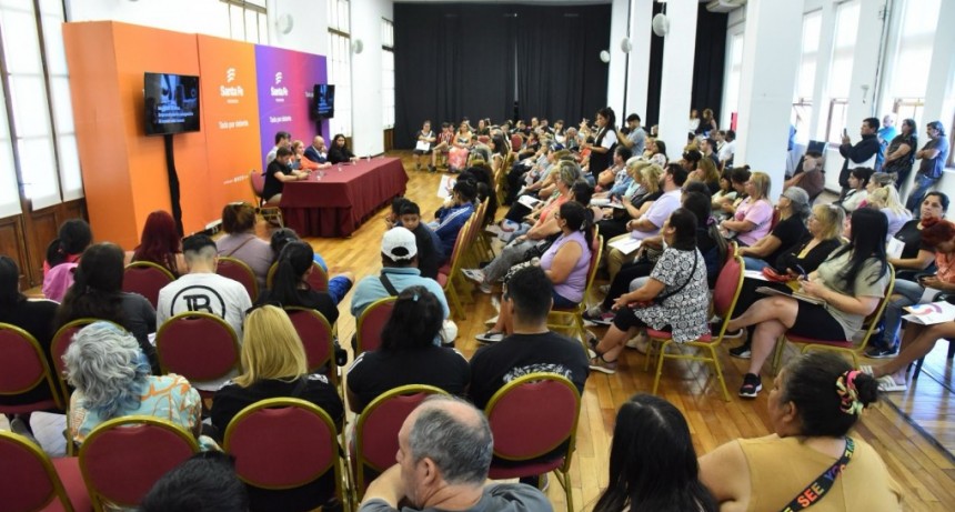 Provincia entreg&oacute; 230 cr&eacute;ditos del programa Banco Solidario