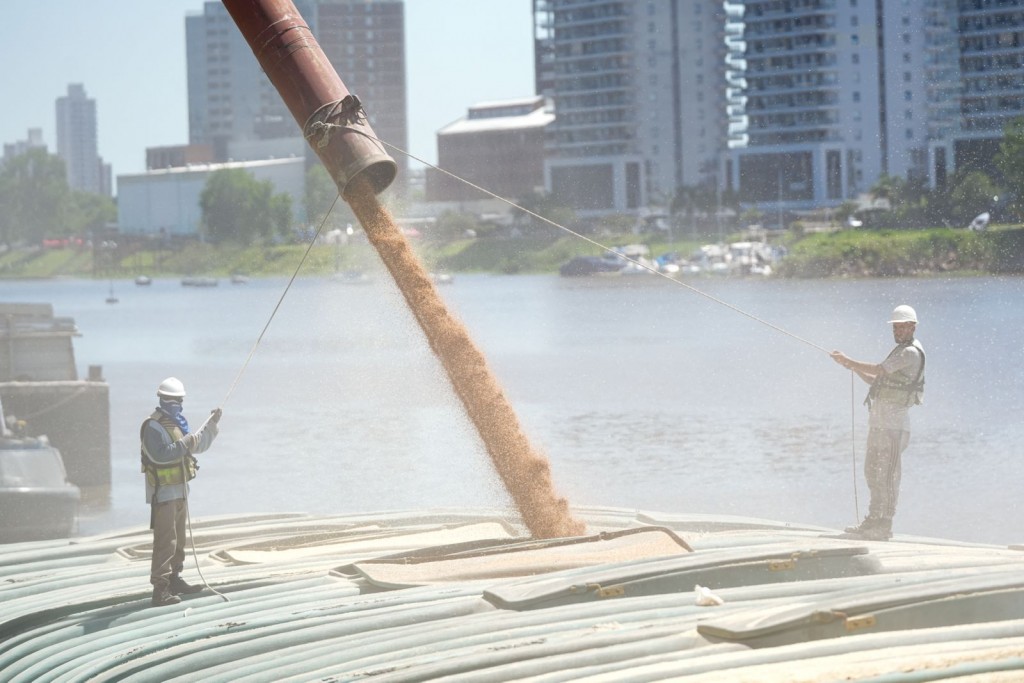 Provincia continúa potenciando el Puerto de Santa Fe: 5.000 toneladas de trigo se embarcan a San Lorenzo