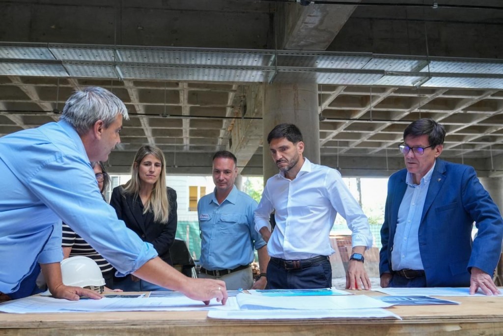 Pullaro recorrió la obra del Instituto Superior N° 8 “Almirante Guillermo Brown”, edificio que será clave en la formación docente