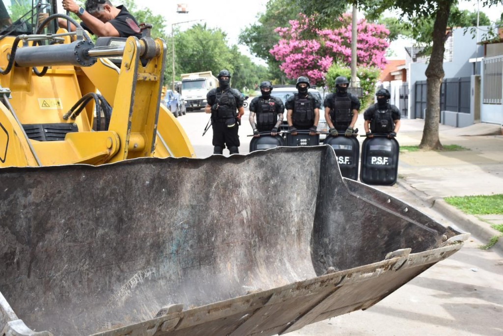 Microtráfico: la Provincia derrumbó el búnker N° 100 de venta de drogas