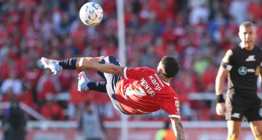 Santiago Montiel ganó el premio Puskás en la gala de los The Best por su golazo de chilena para Independiente